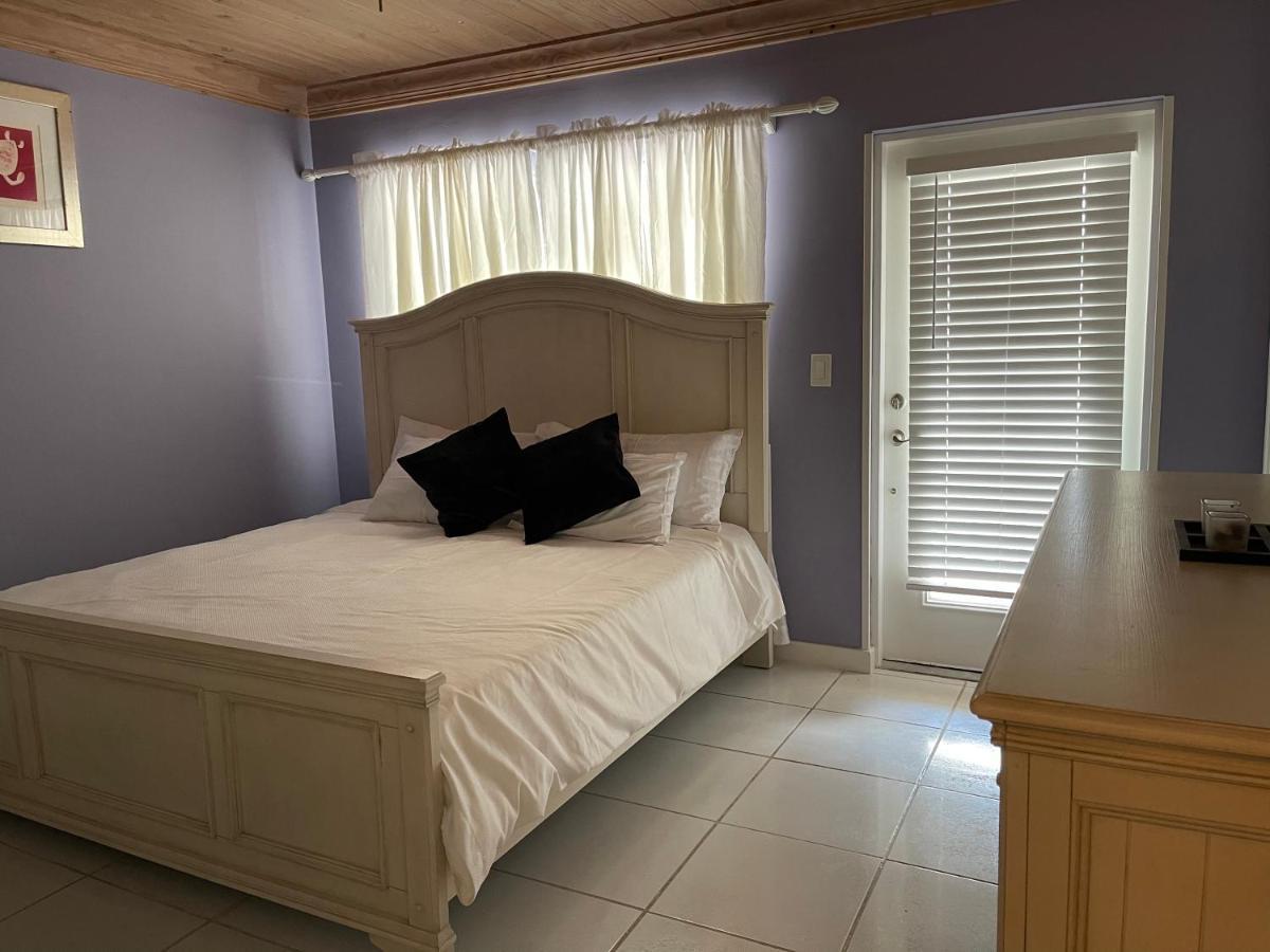 Sapphire Garden Townhouses ジョージ・タウン エクステリア 写真