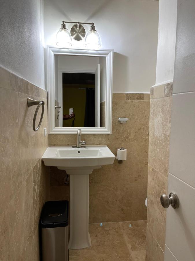 Sapphire Garden Townhouses ジョージ・タウン エクステリア 写真